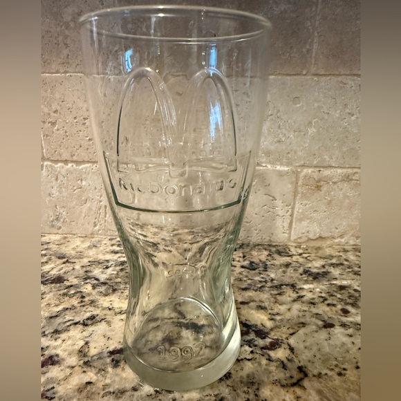 Disney, Coca-Cola and McDonalds Collector Vintage Glasses. Set of 3. - Picture 3 of 6